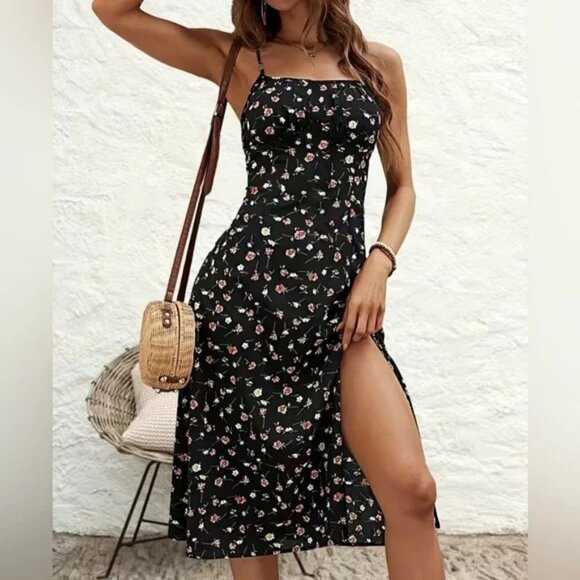 Dresses & Skirts - NWOT Gorgeous black floral midi summer dress size Medium